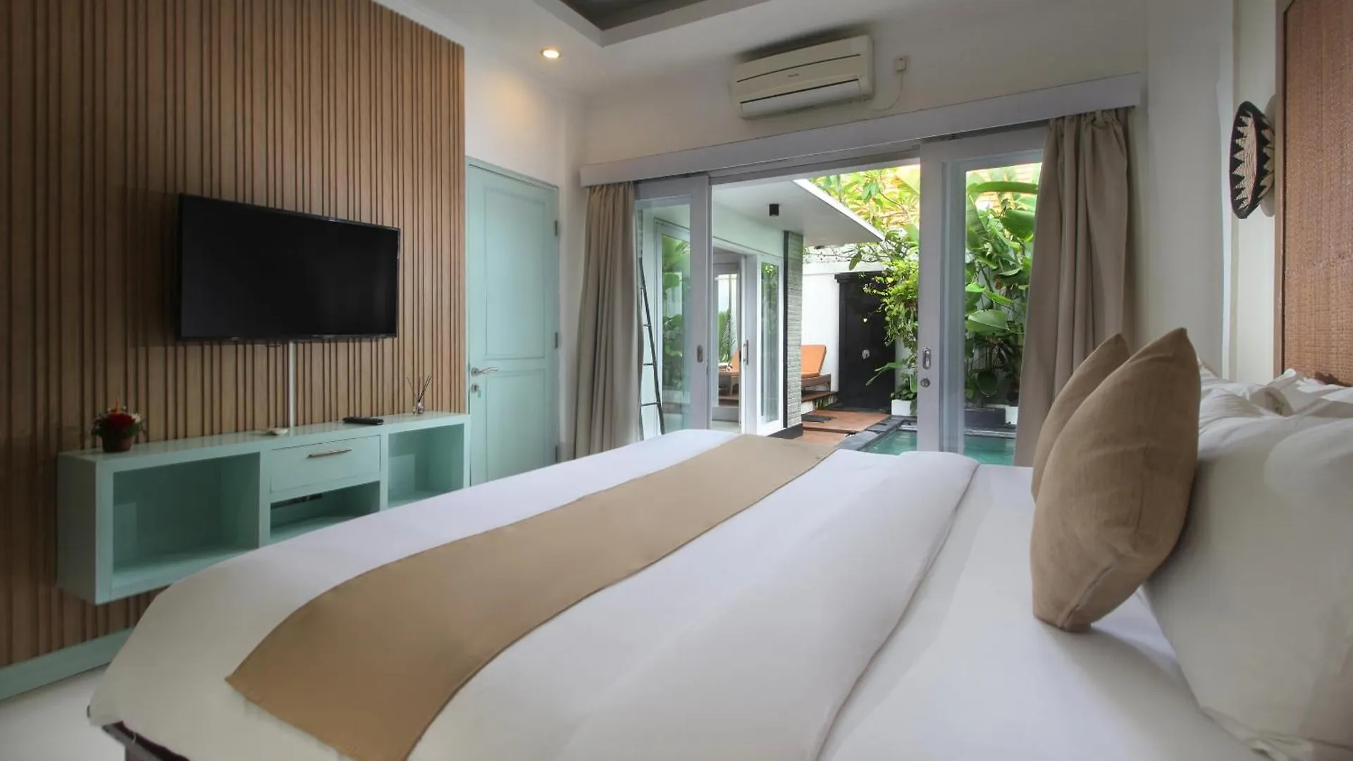 Zowa Villa Seminyak Byfaba